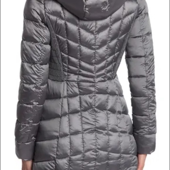 Bernardo Quilted Gray Packable Puffer Hood Jacket - Picture 6 of 12